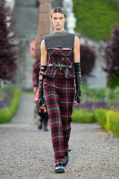 Look 22